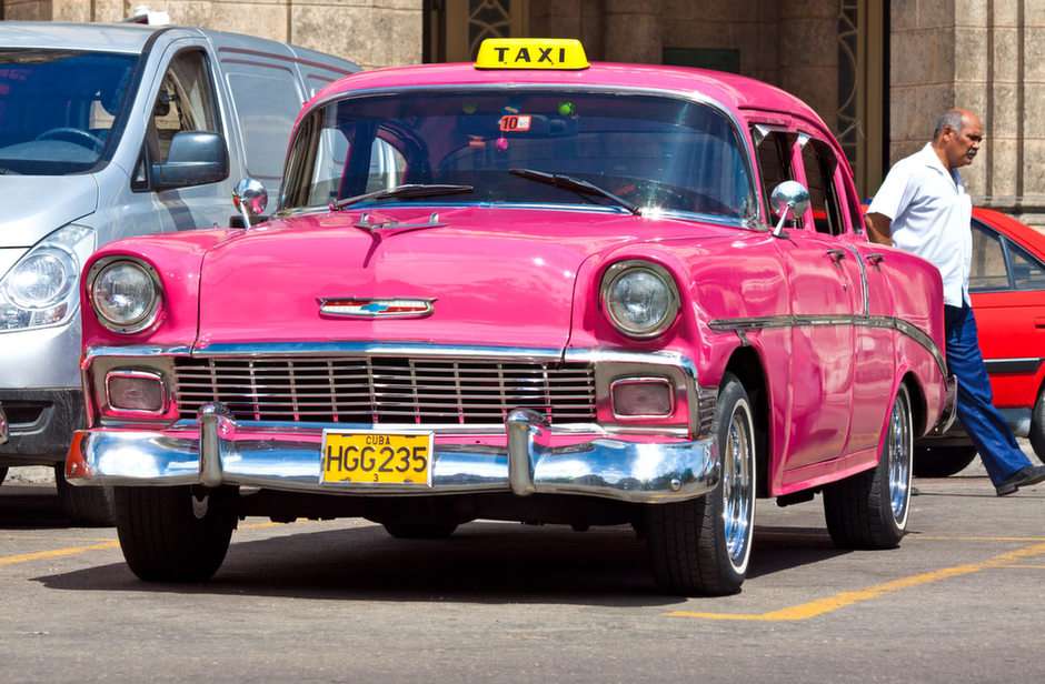ροζ αυτοκίνητο στην Κούβα online παζλ