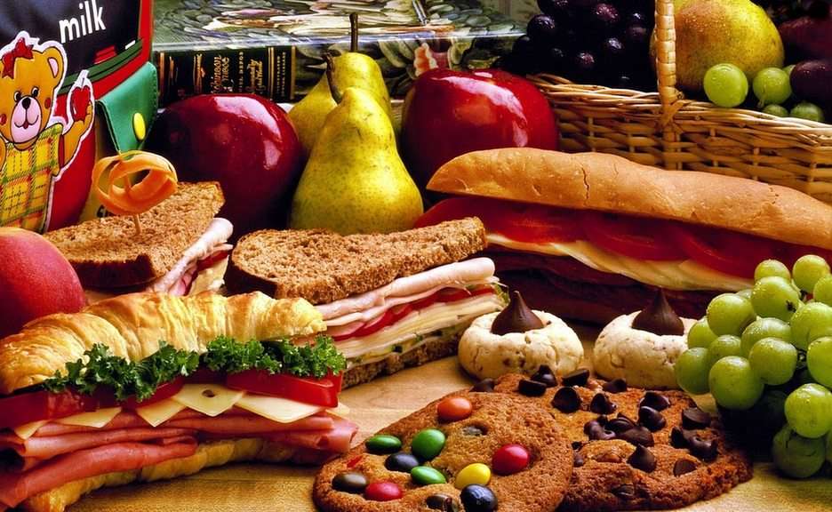 Smörgåsar, frukt och kakor Pussel online