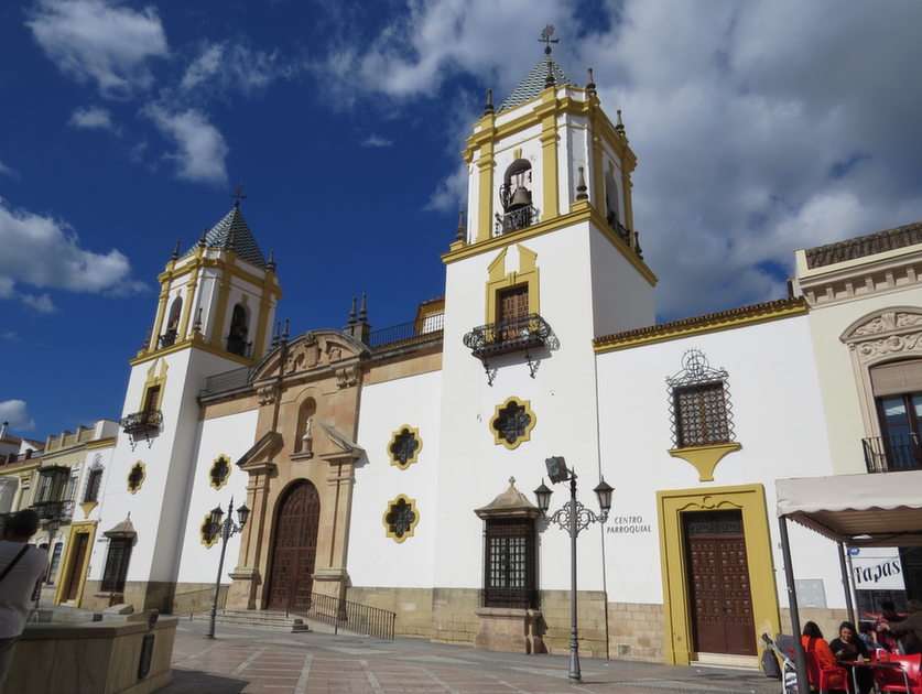 La iglesia de Santa María la Mayor - церква онлайн пазл