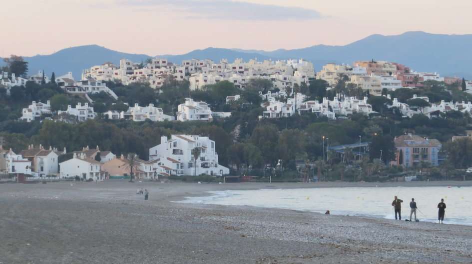 Playa de Sabinillas пазл онлайн из фото