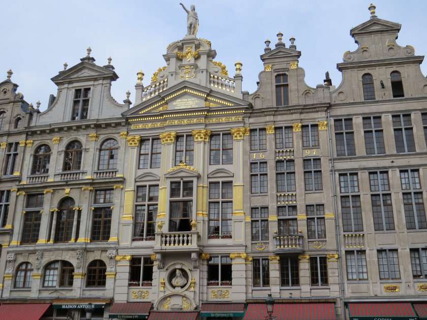 Casas adosadas en la Grand - Place de Bruselas puzzle online a partir de foto