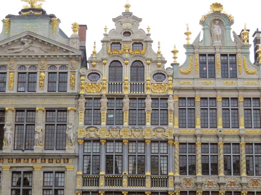 Městské domy na náměstí Grand Place v Bruselu online puzzle