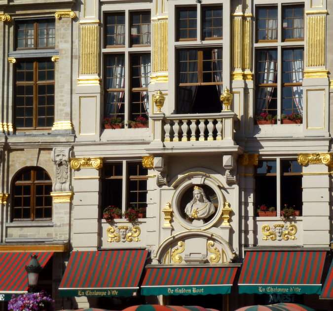 Фрагмент от фасадата-Grand Place онлайн пъзел от снимка