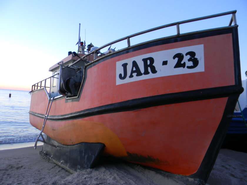 Рибальський човен скласти пазл онлайн з фото