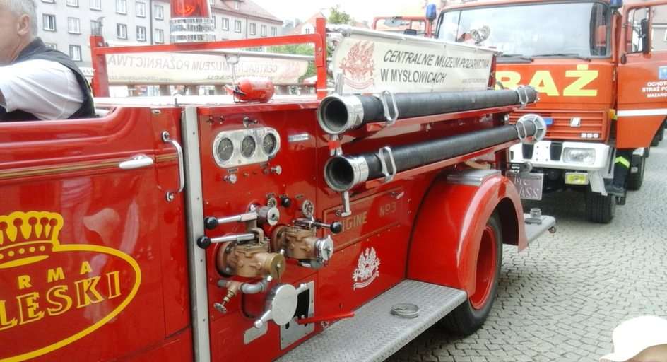 Пожарни магируси в Битом онлайн пъзел от снимка