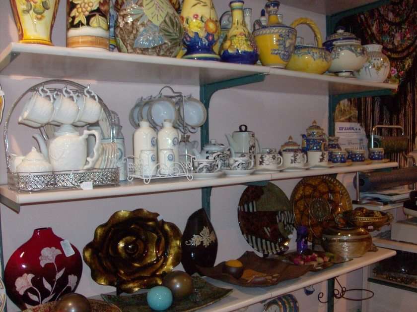 estanteria de porcelanas puzzel online van foto