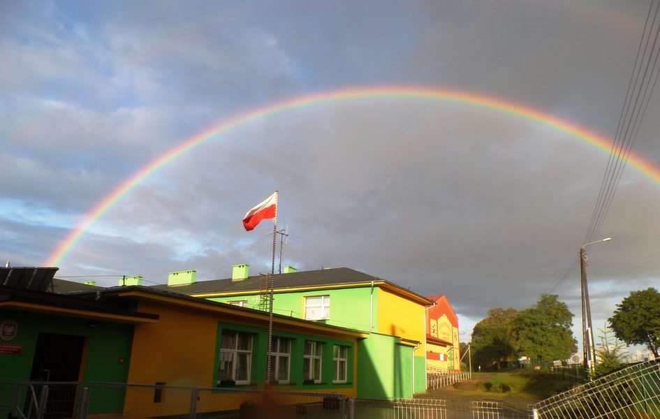 Δημοτικό σχολείο στο Motarzyn παζλ online από φωτογραφία
