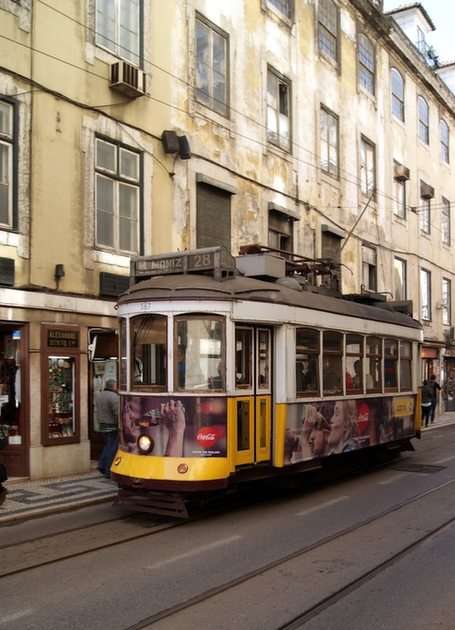 Tram in Lisbon online puzzle