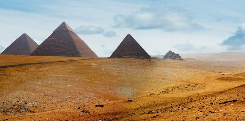 Pyramides 1 puzzle online from photo