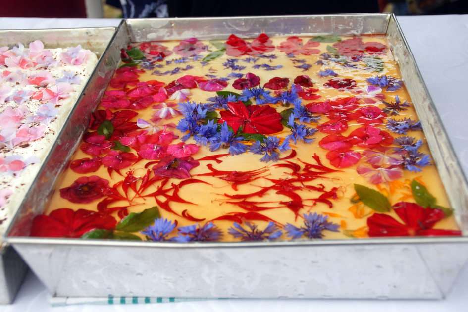 Edible flower cake puzzle online from photo