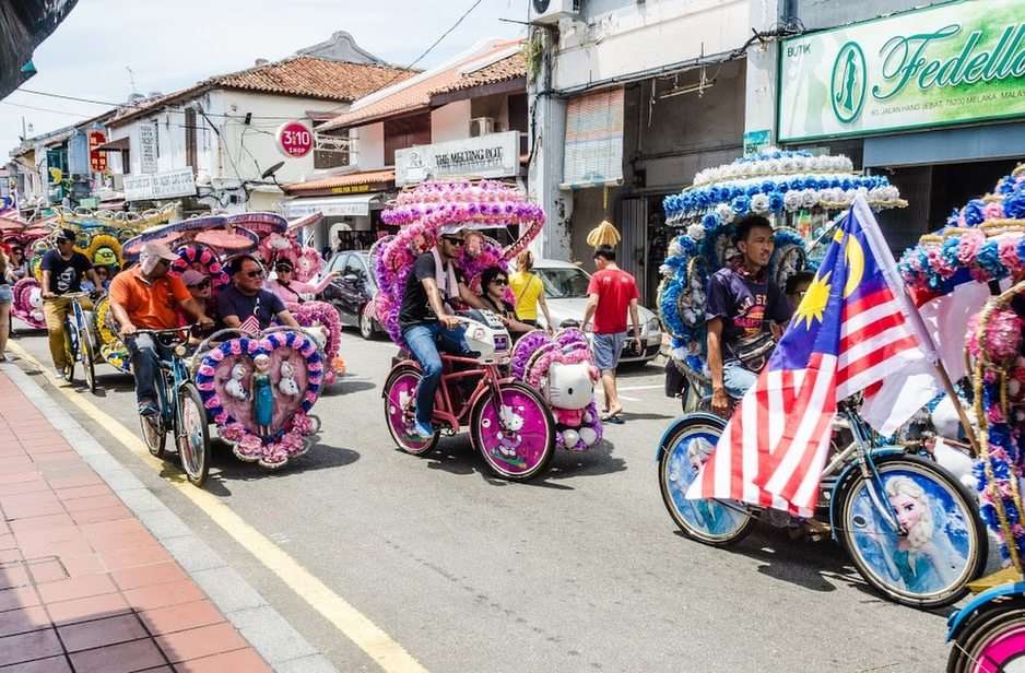 Colorful rickshaws puzzle online from photo