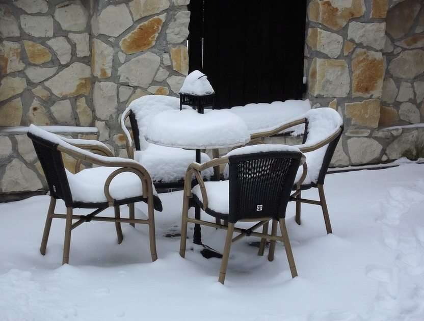 зимна маса онлайн пъзел от снимка