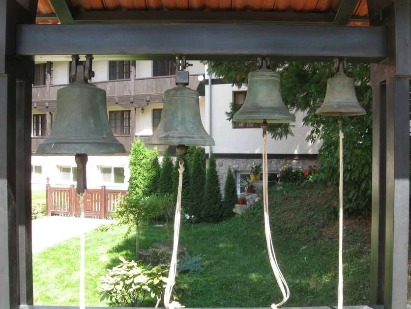 Манастирски камбани онлайн пъзел