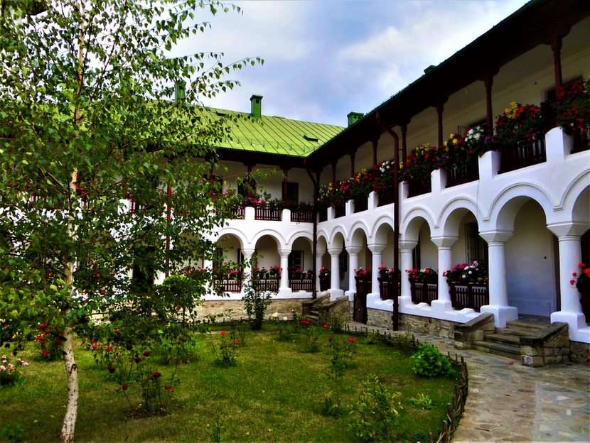 Румъния - манастир Агапия онлайн пъзел