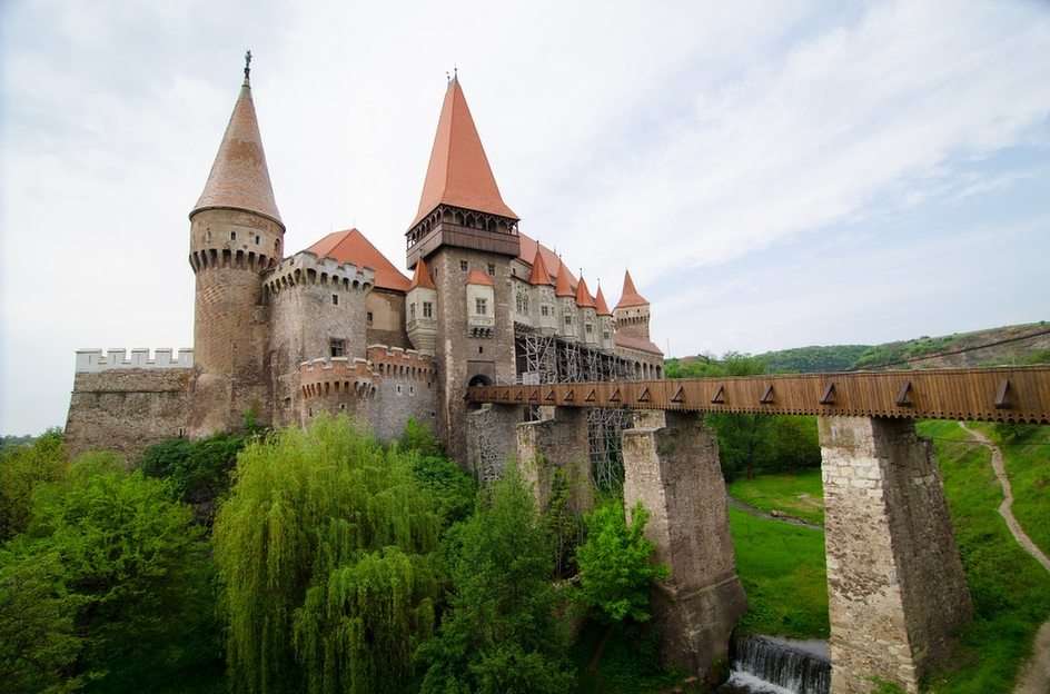 Castelul Huniazilor puzzle online z fotografie