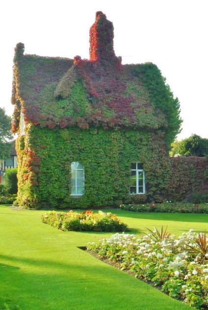 beautiful cottages puzzle online from photo