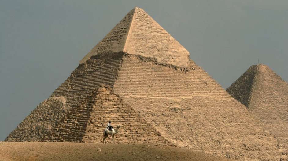 ピラミッド 写真からオンラインパズル