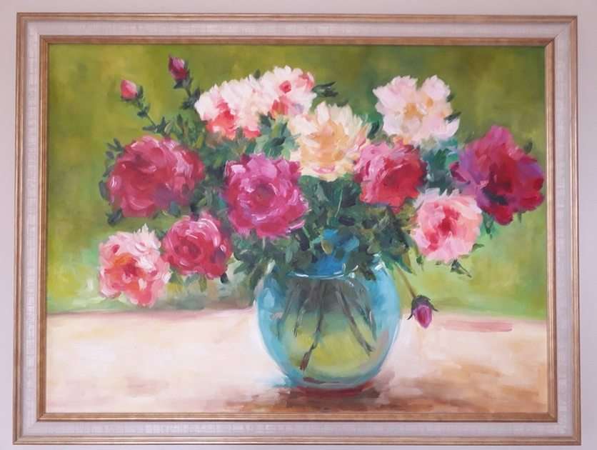 roses in a glass vase online puzzle