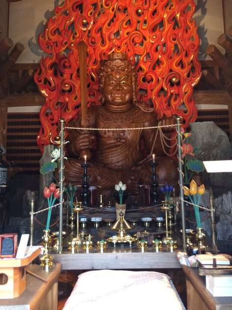 В храма онлайн пъзел от снимка
