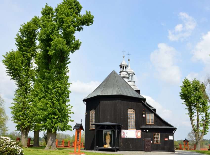 Eglise de st. Wojciech à Cieszęcin puzzle en ligne à partir d'une photo