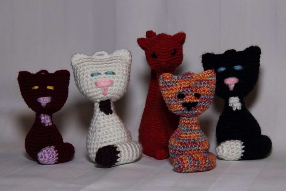 Cats made of yarn puzzle online from photo