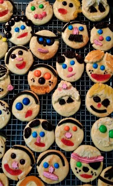 Cookie-uri amuzante pentru față puzzle online din fotografie