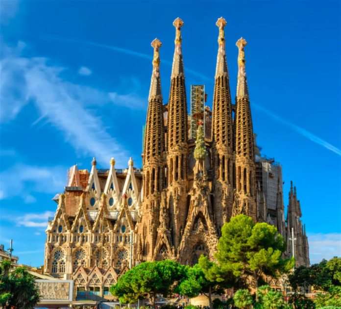 Sagrada Familia puzzle online from photo