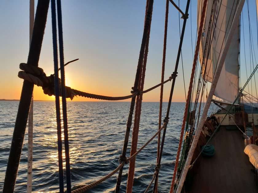 Sunset on the sea puzzle online from photo