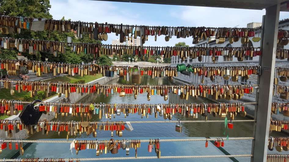 Ponte Ljubljanica puzzle online a partir de fotografia