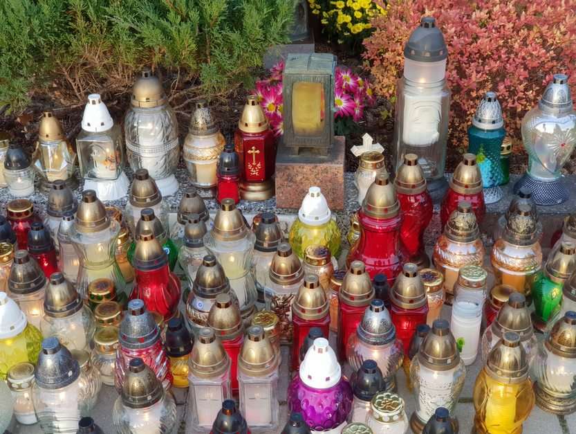 Svíčky pod křížem puzzle online z fotografie