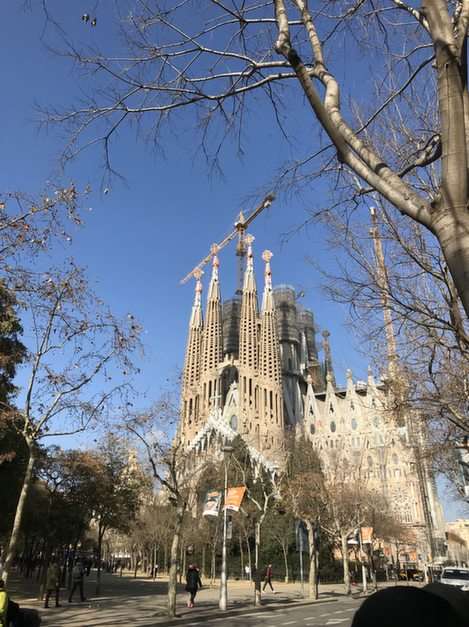 Gaudi kathedraal puzzel online van foto