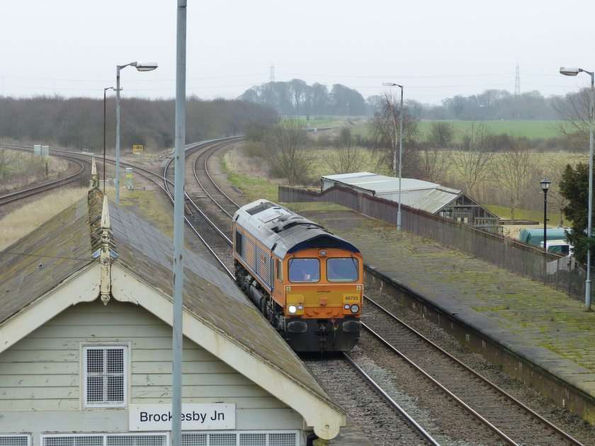 Class 66 puzzle online from photo