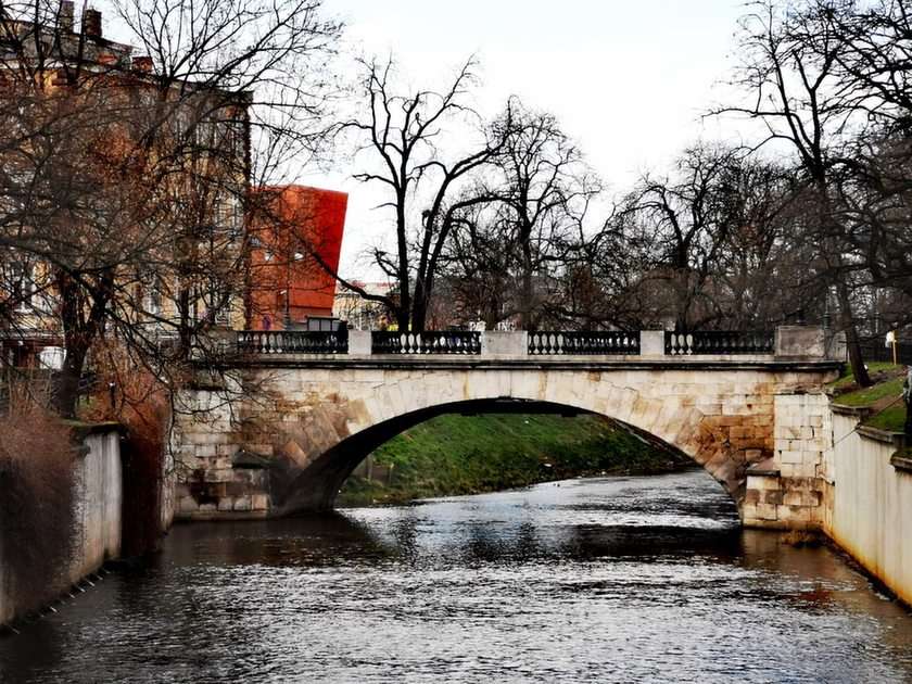 Puente de piedra en Kalisz puzzle online a partir de foto