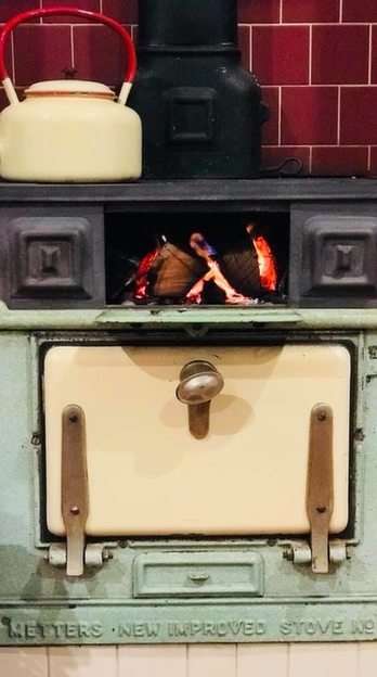 The Old Stove puzzle online from photo
