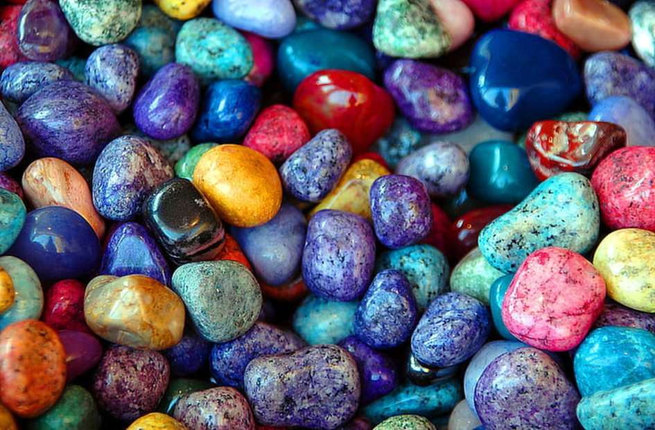 різнокольорові камені пазл онлайн
