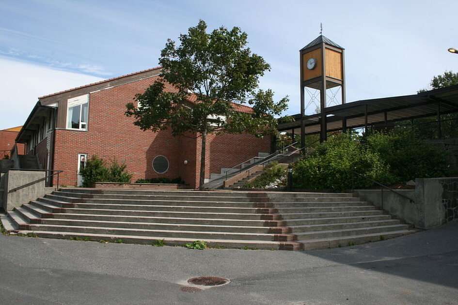 Risør Barneskole es онлайн пъзел от снимка