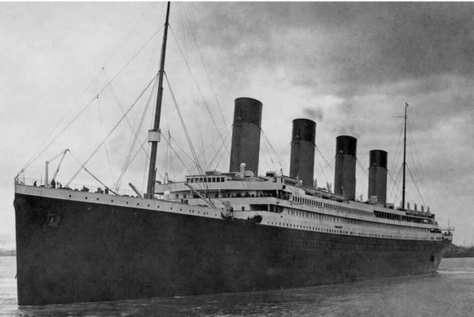 R.M.S Titanic puzzle online from photo