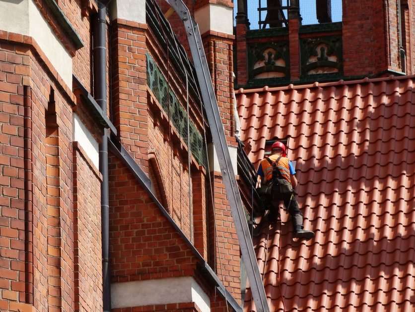 Dachrenovierung in Olsztyn Online-Puzzle vom Foto