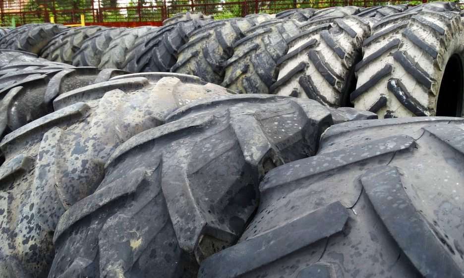 Tire dump puzzle online from photo
