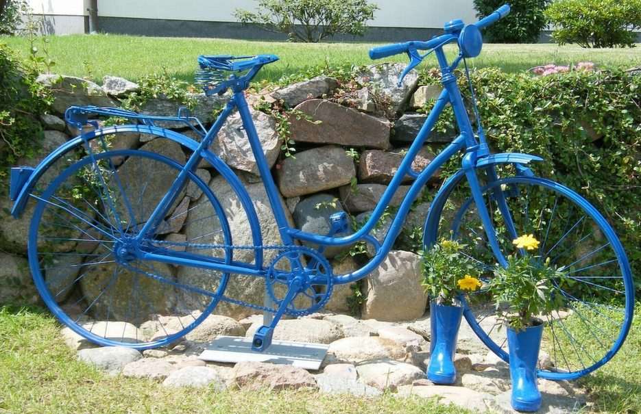 Bicicletă sau pat de flori? puzzle online