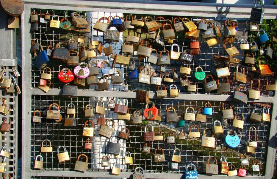 Bydgoszcz lovers' padlocks puzzle online from photo