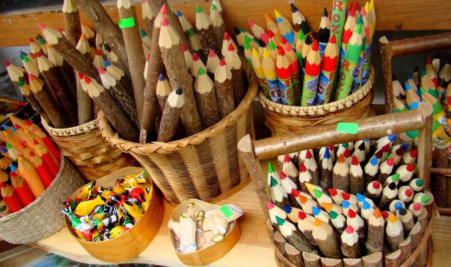 Сувеніри з олівцями скласти пазл онлайн з фото