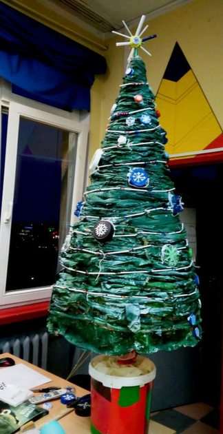 Το αριστοκρατικό χριστουγεννιάτικο δέντρο μας παζλ online από φωτογραφία