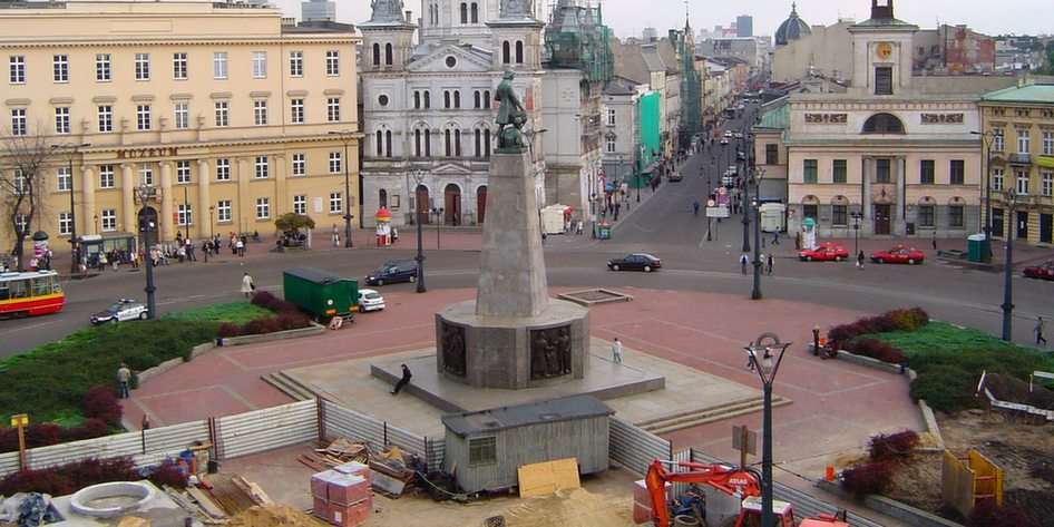 Лодзь Wolności Square пазл онлайн из фото