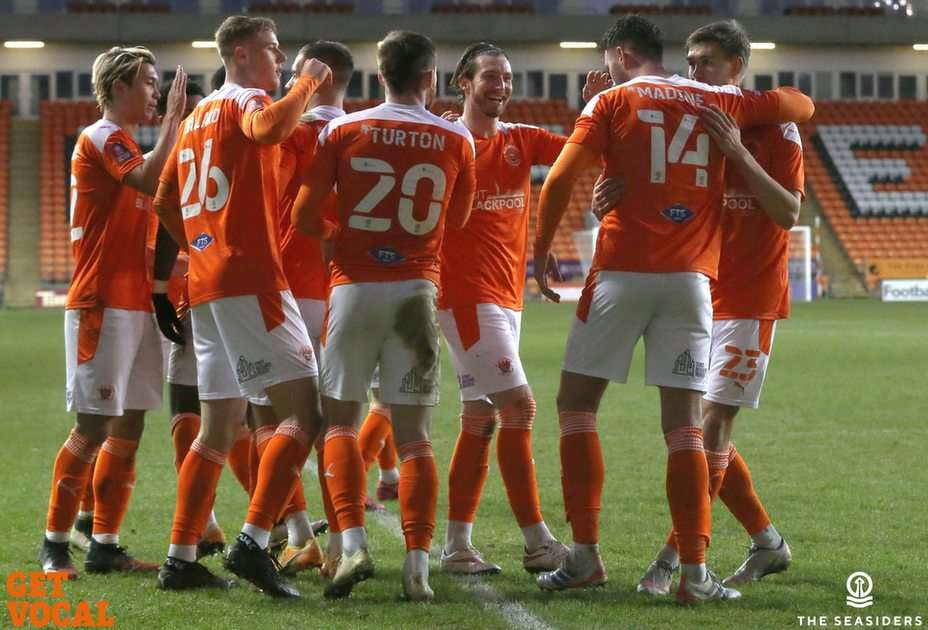 Celebración de gol de Blackpool vs AMB puzzle online a partir de foto