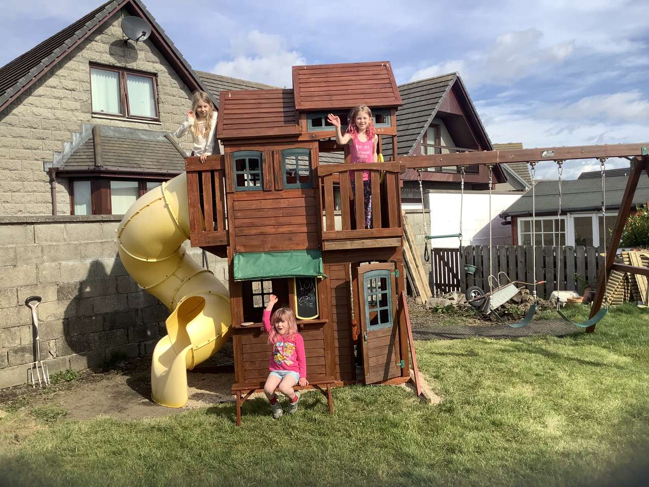 Lányok a Play házban puzzle online fotóról