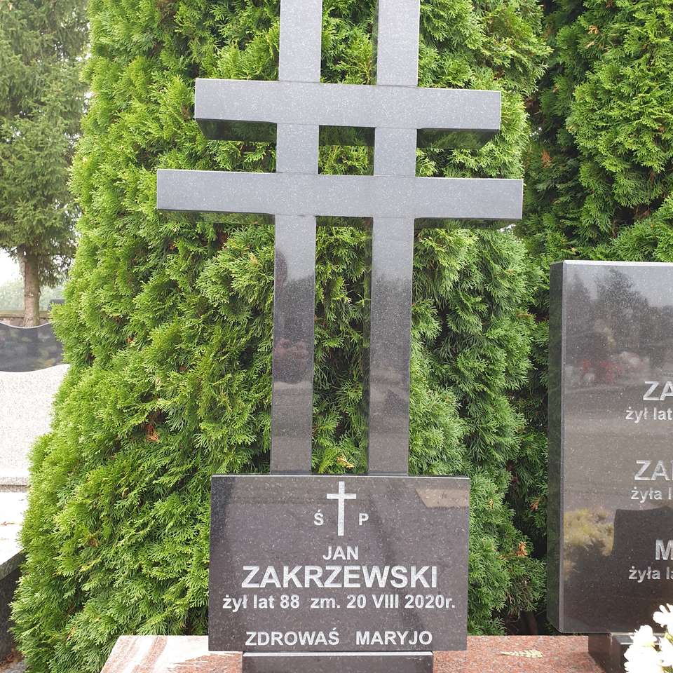János emléktáblája a temetőben puzzle online fotóról