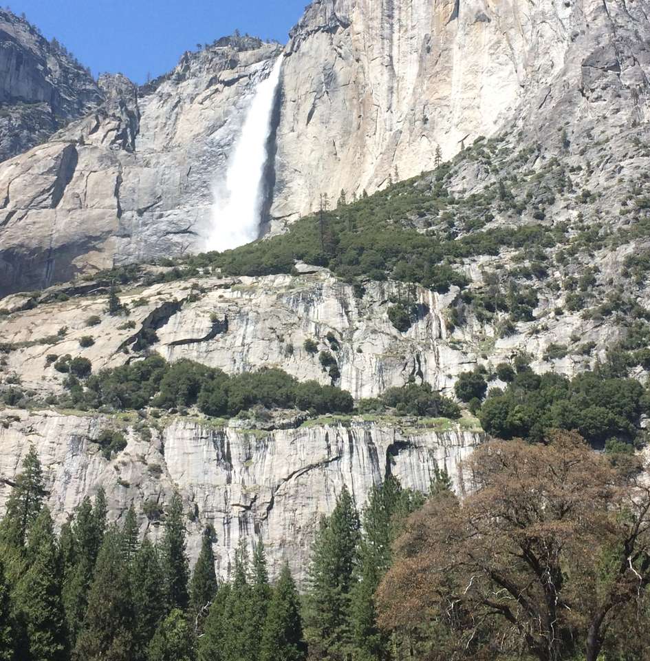 Berg och en vattenreservoar pussel online från foto