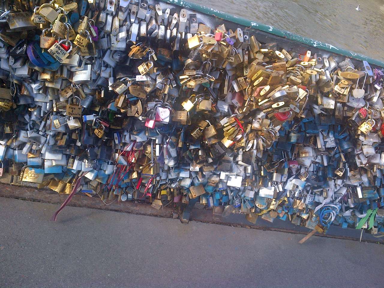 Lovers' padlocks - Paris puzzle online from photo
