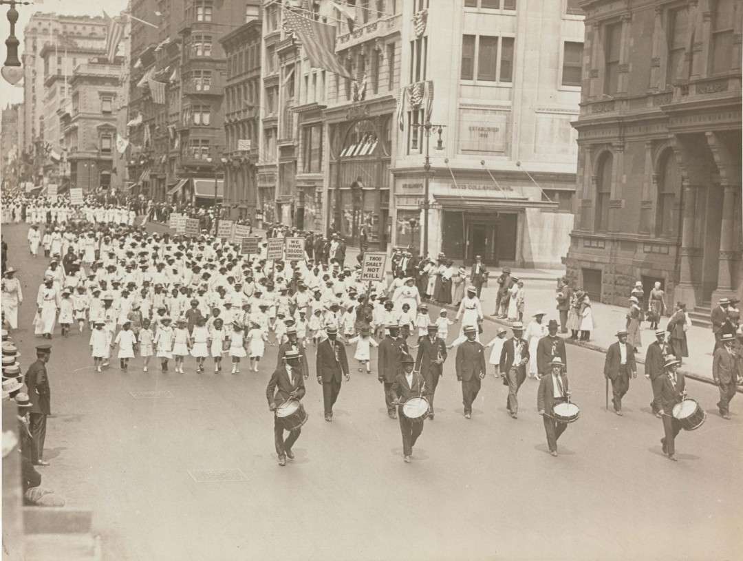 Desfile de protesta silenciosa de la NAACP de 1917 rompecabezas en línea
